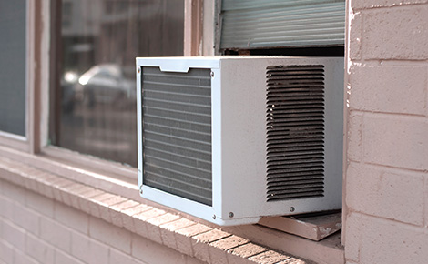 A window AC unit.