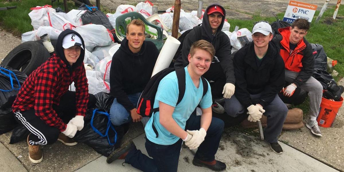 Clean Up Cincy Student Volunteers