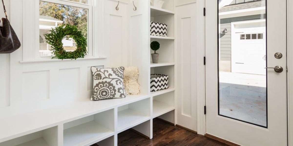 Clean and organized mudroom.