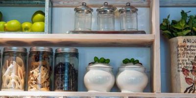 Organized Kitchen Shelves
